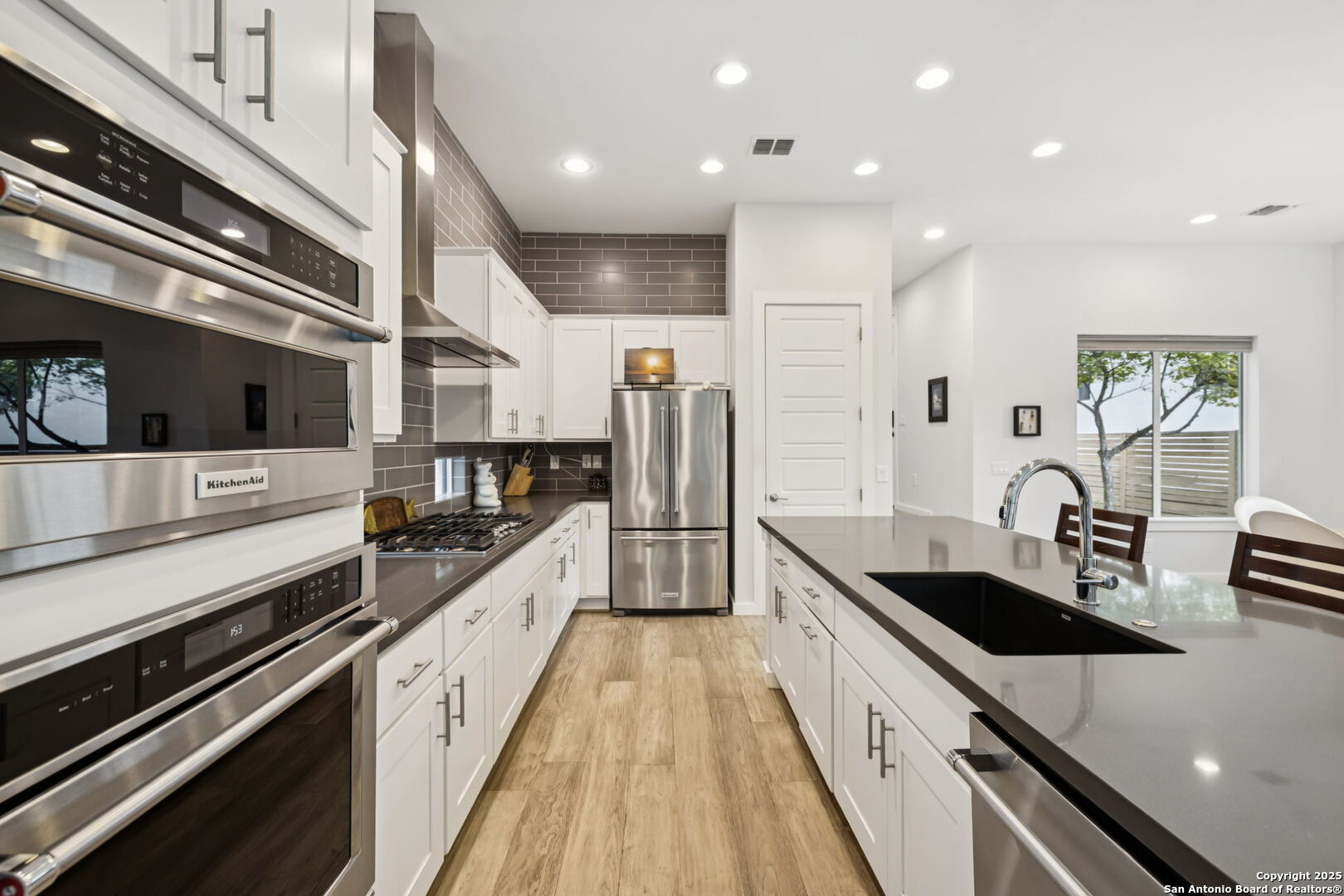 440 E Olmos Dr