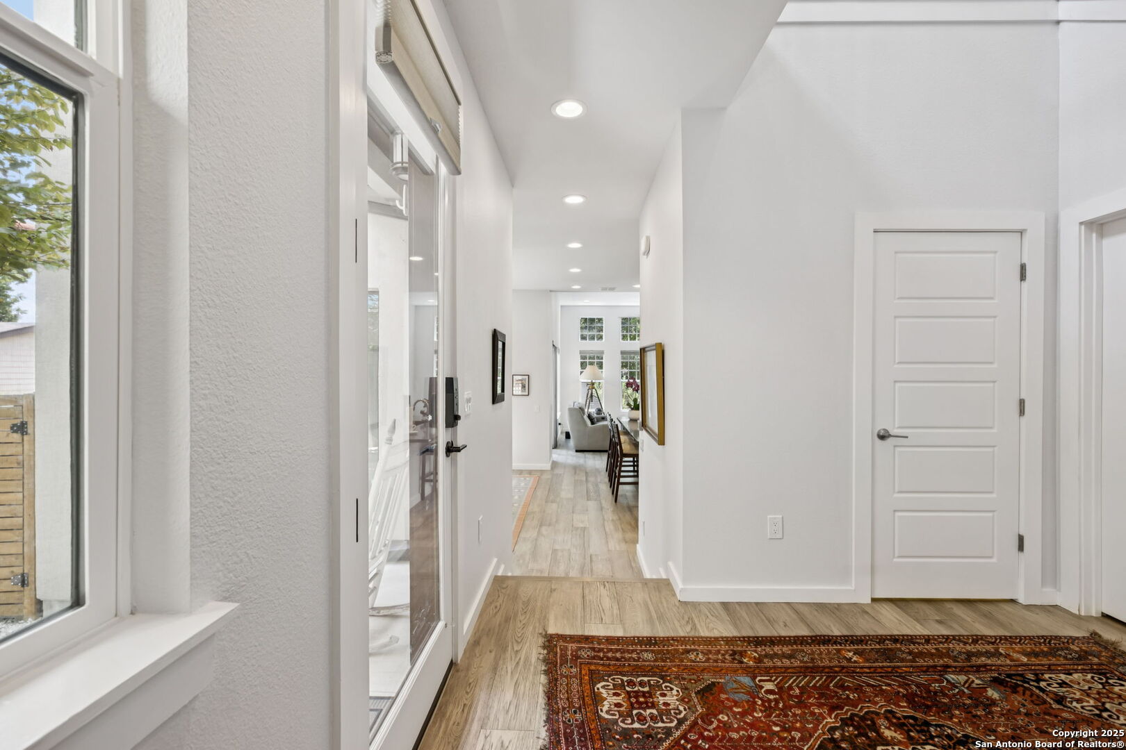 440 E Olmos Dr