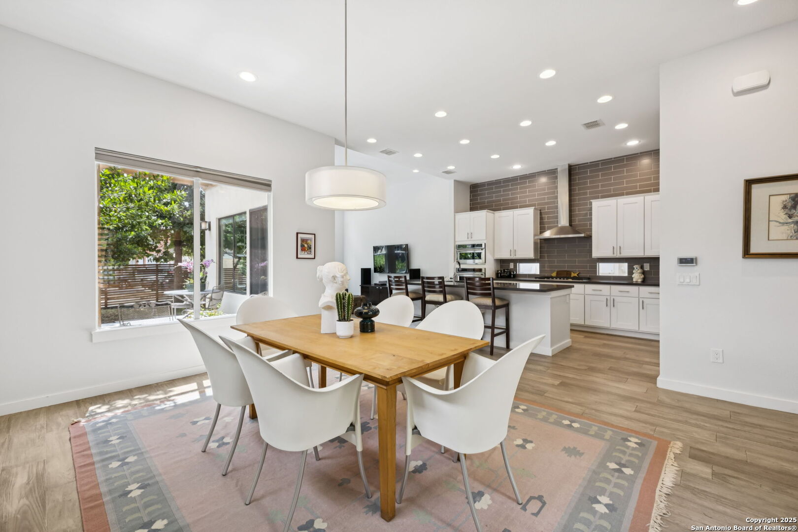 440 E Olmos Dr