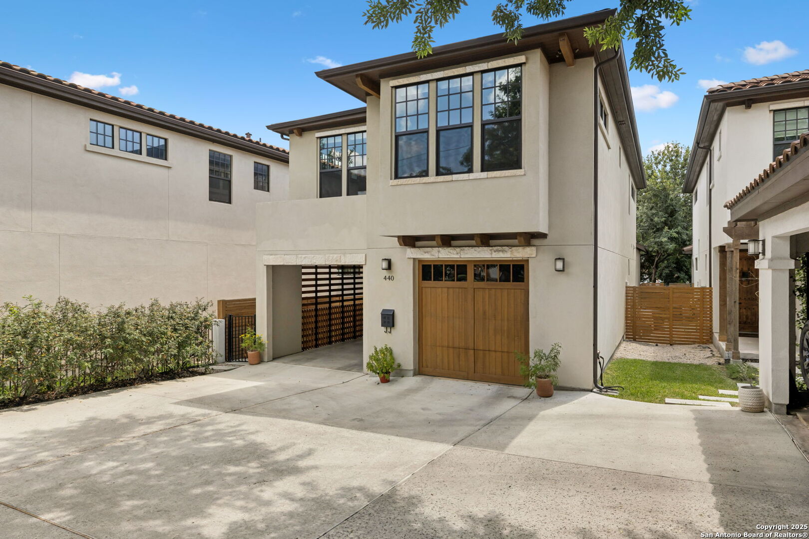 440 E Olmos Dr