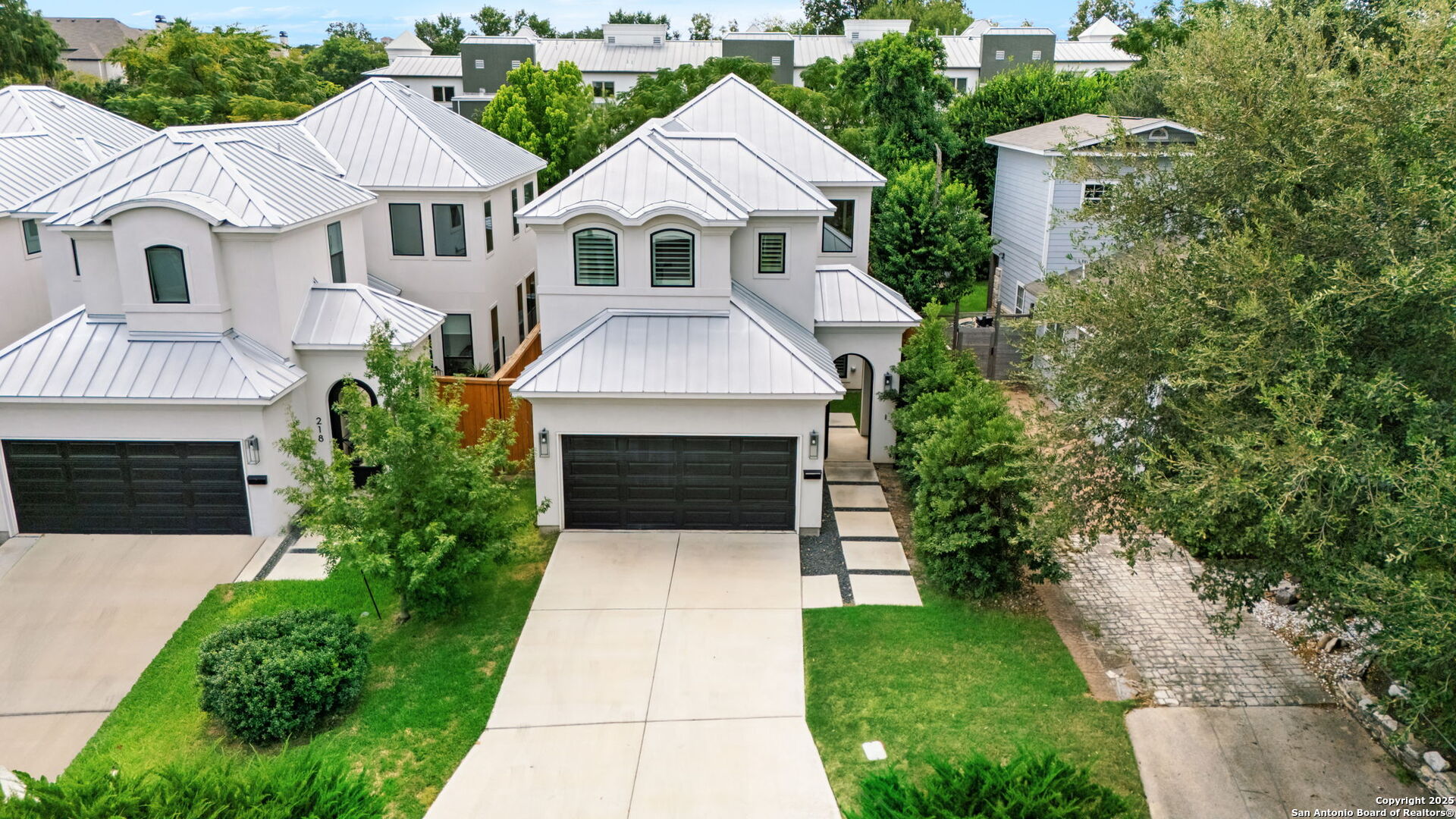 212 E Melrose
