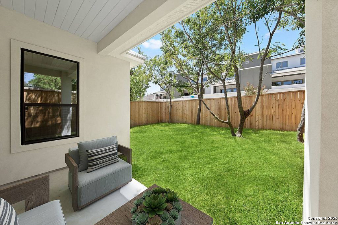 212 E Melrose