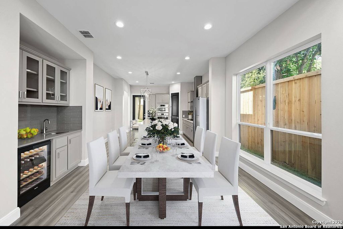 212 E Melrose