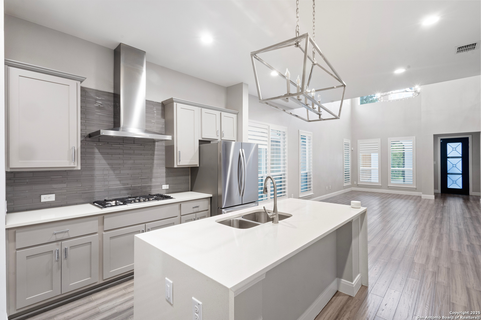 212 E Melrose