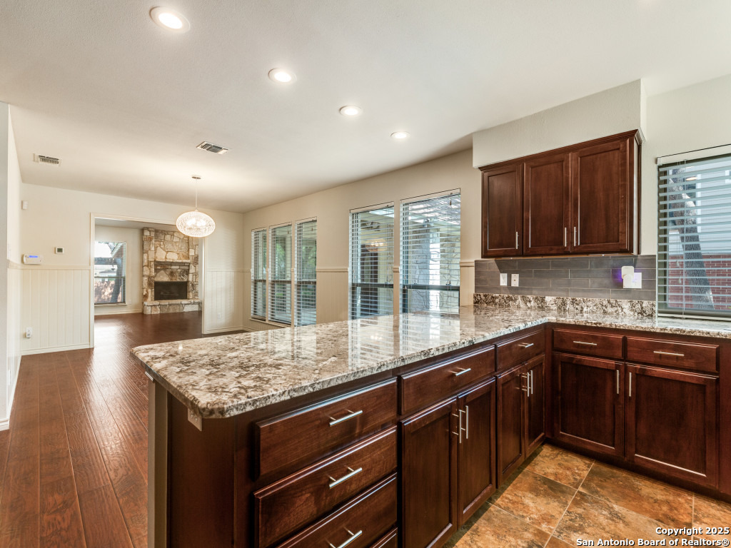13739 Oak Pebble