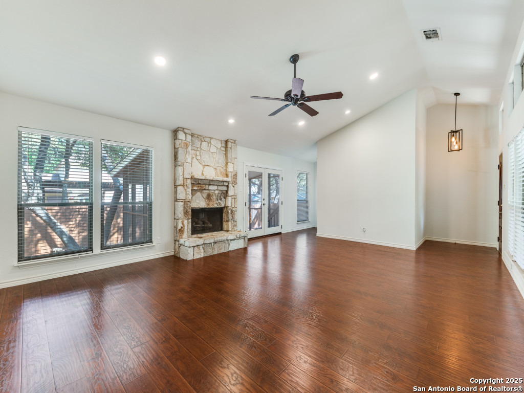 13739 Oak Pebble