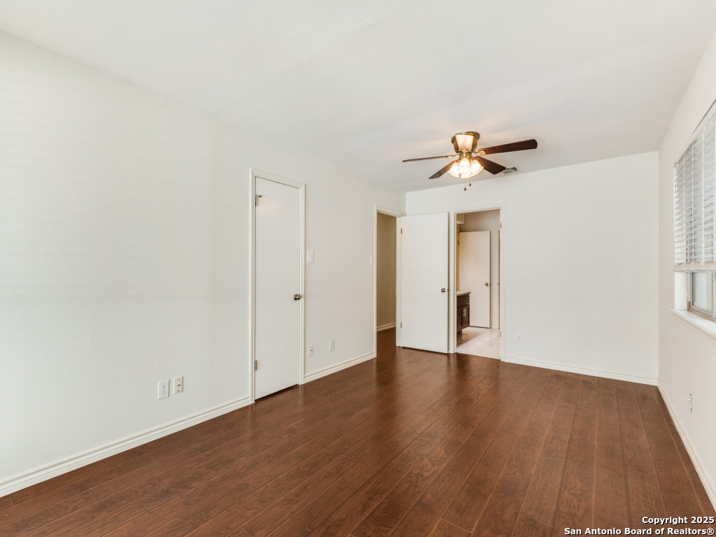 13739 Oak Pebble