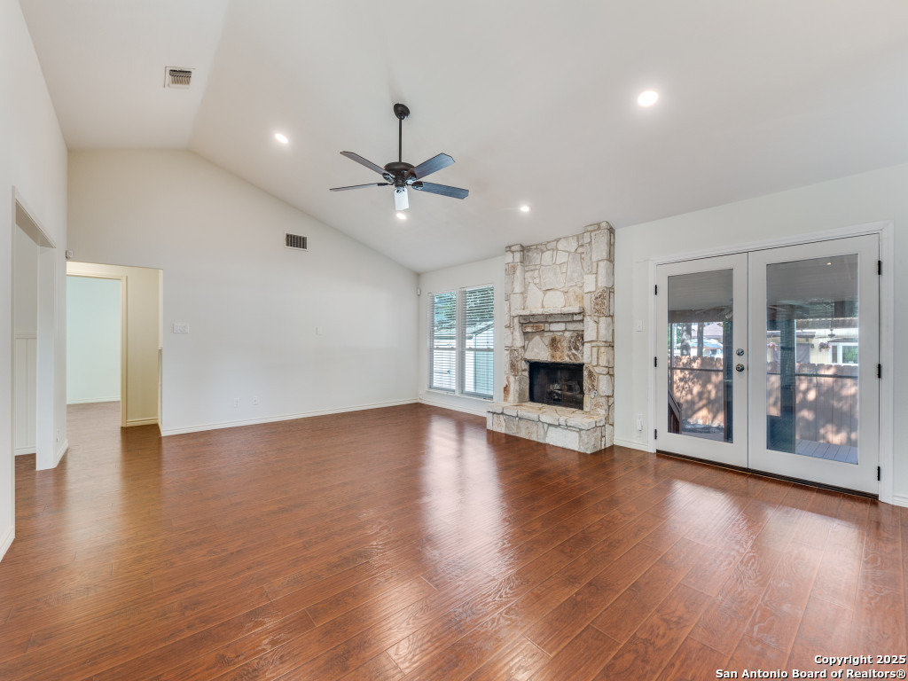 13739 Oak Pebble