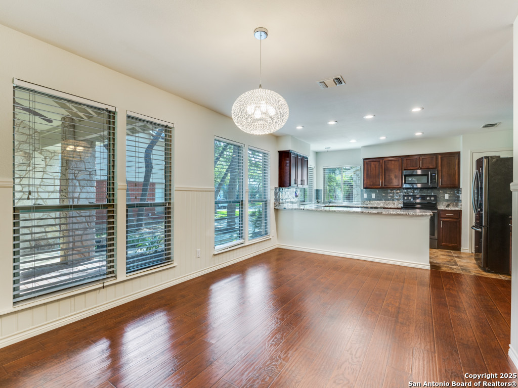 13739 Oak Pebble