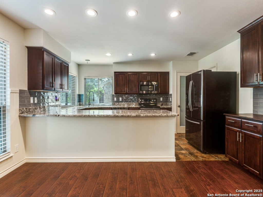 13739 Oak Pebble