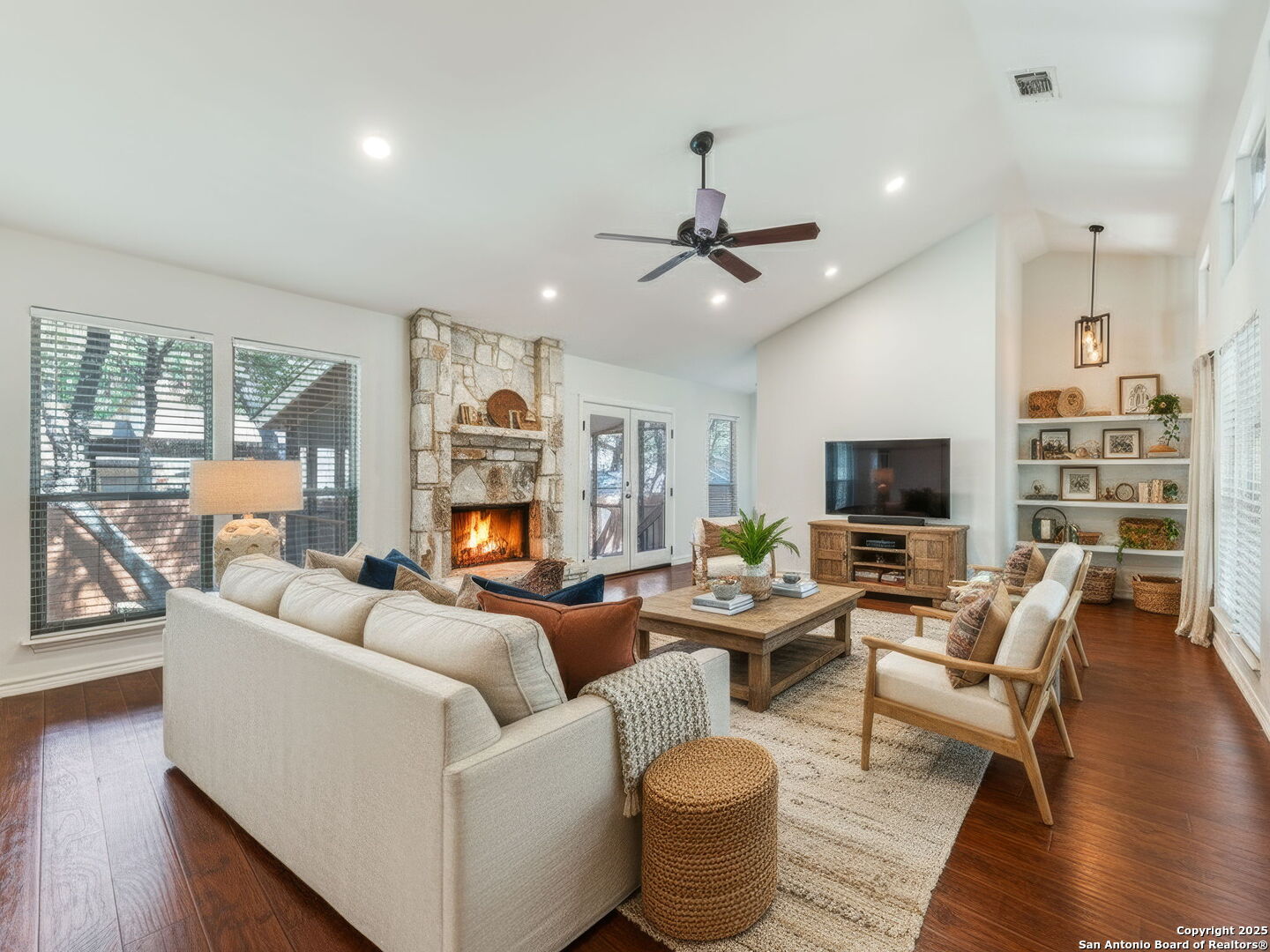 13739 Oak Pebble