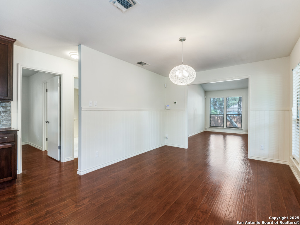 13739 Oak Pebble