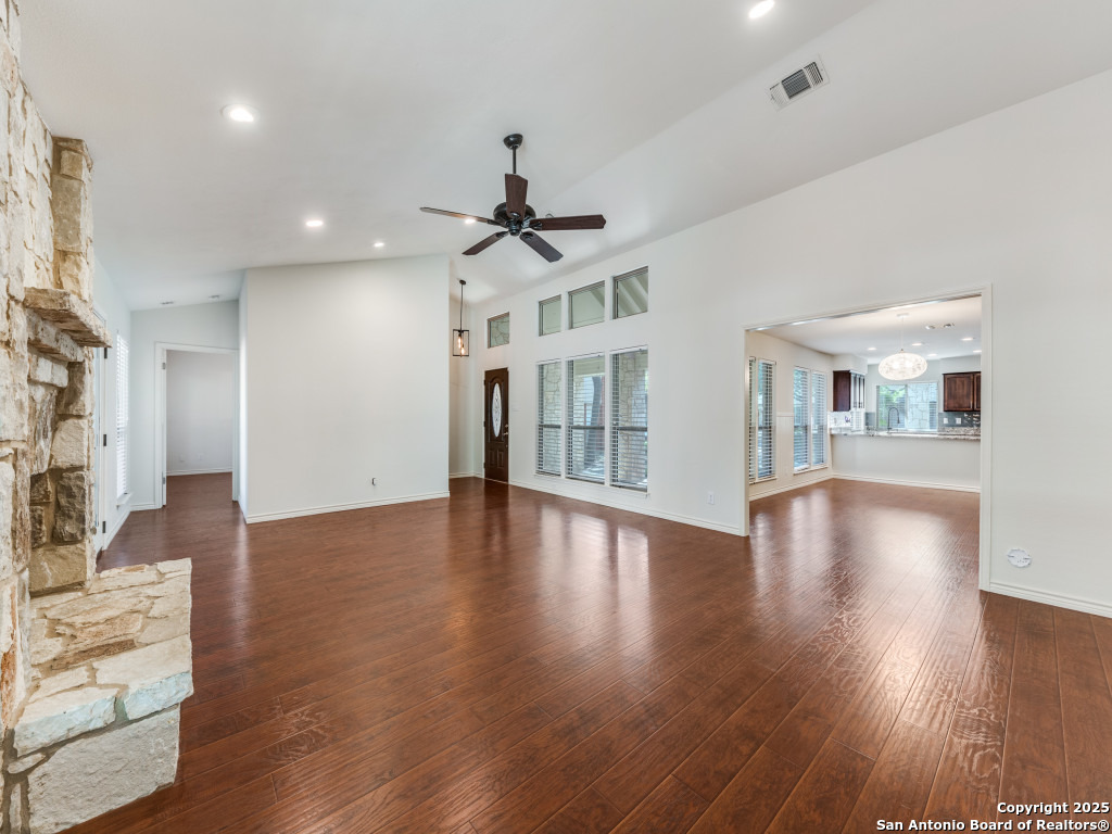 13739 Oak Pebble