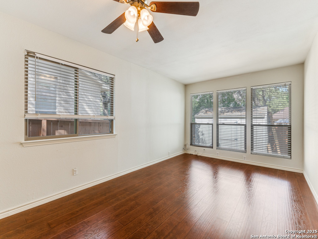 13739 Oak Pebble
