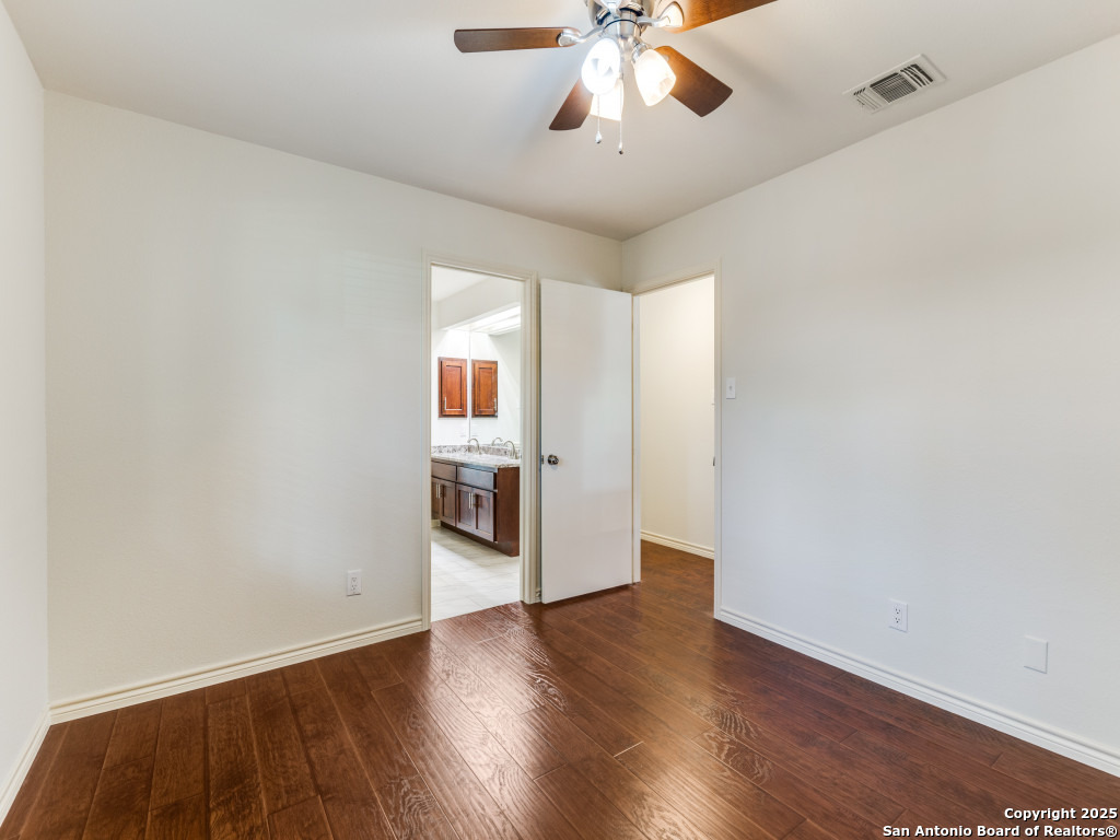13739 Oak Pebble