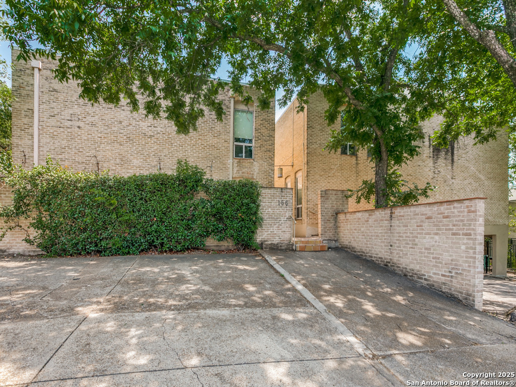 166 Elizabeth Rd C