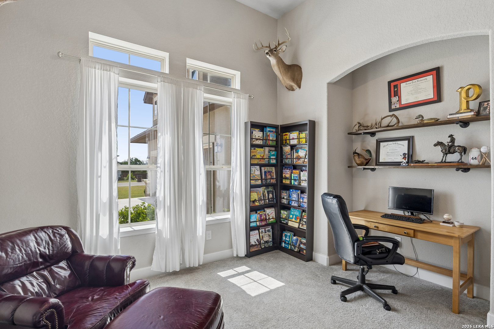 527 James Way