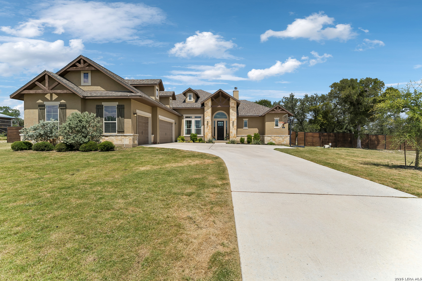 527 James Way