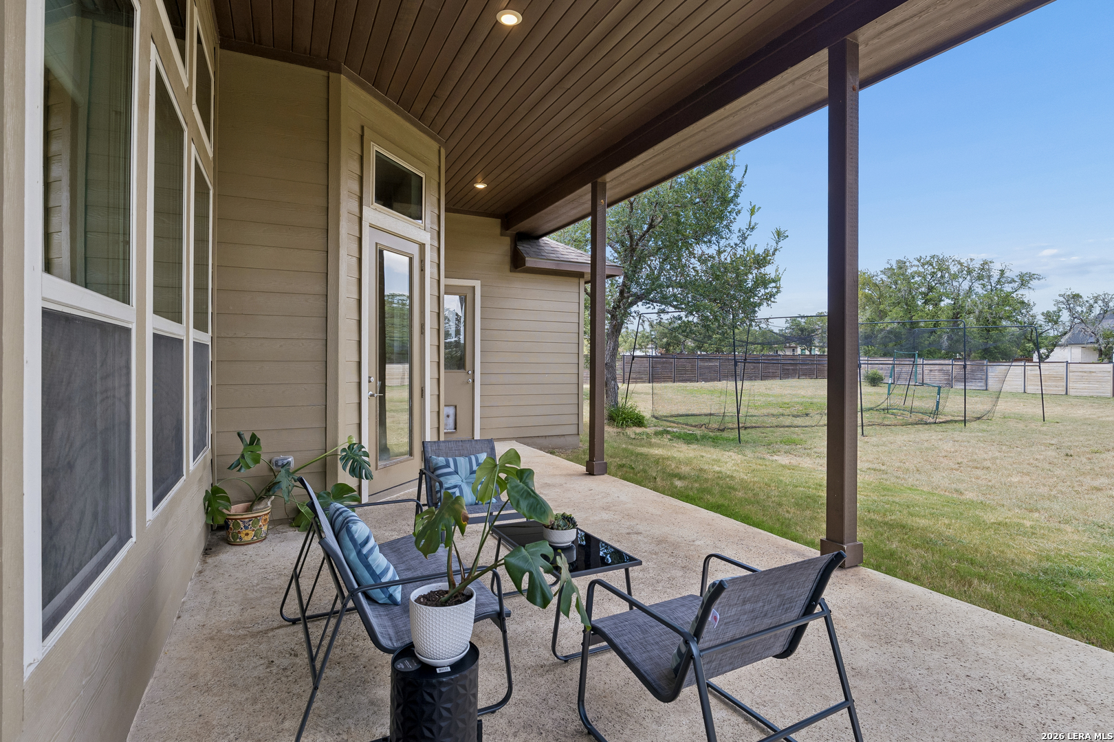 527 James Way