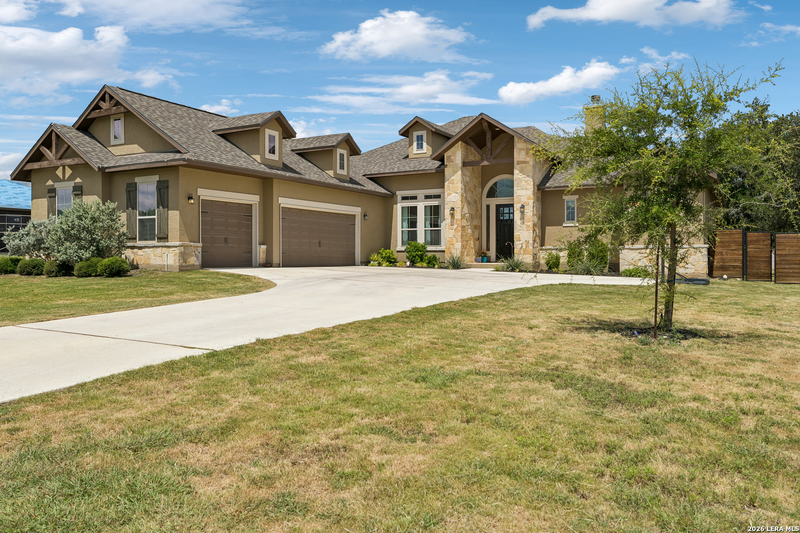 527 James Way