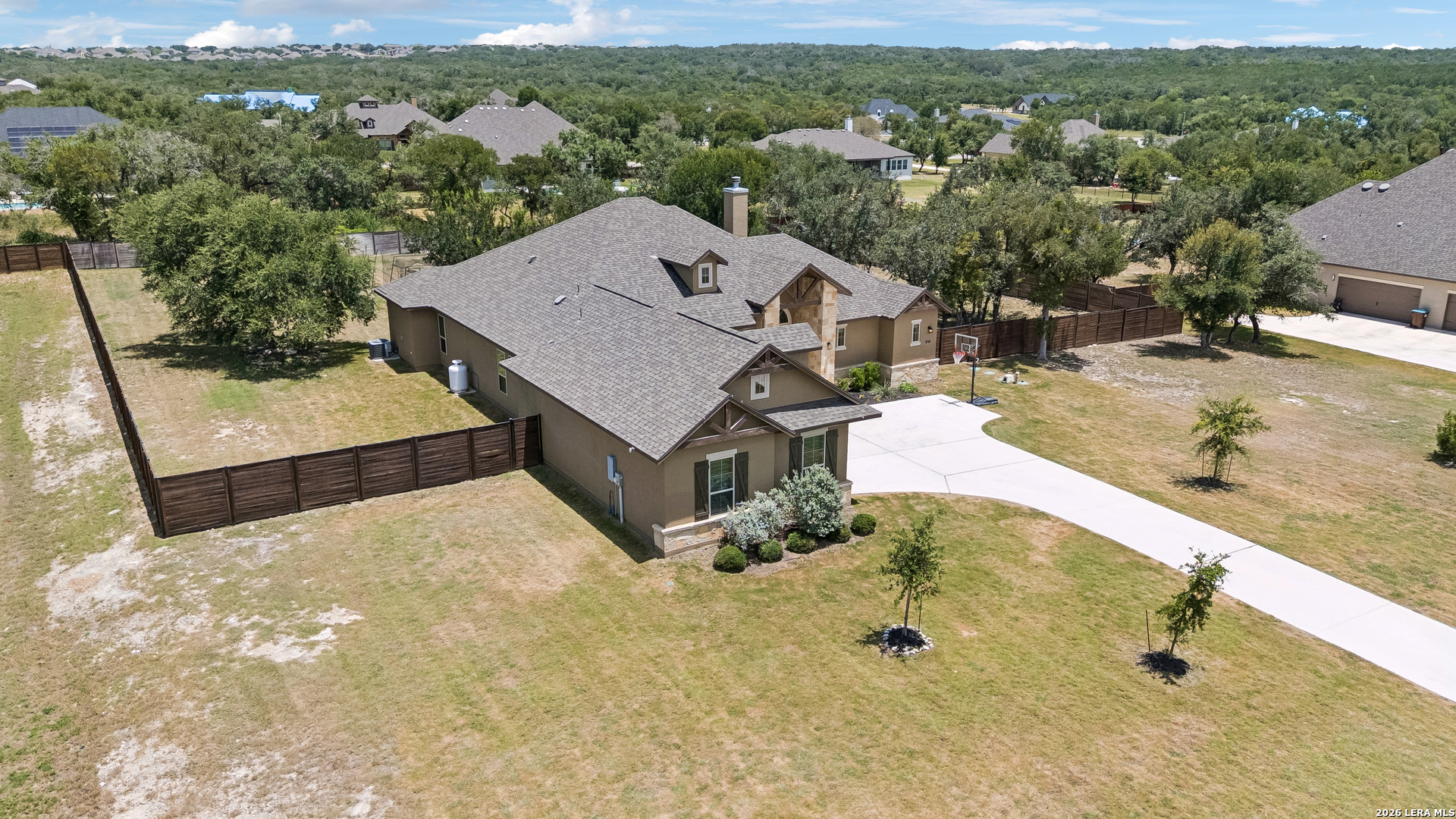 527 James Way