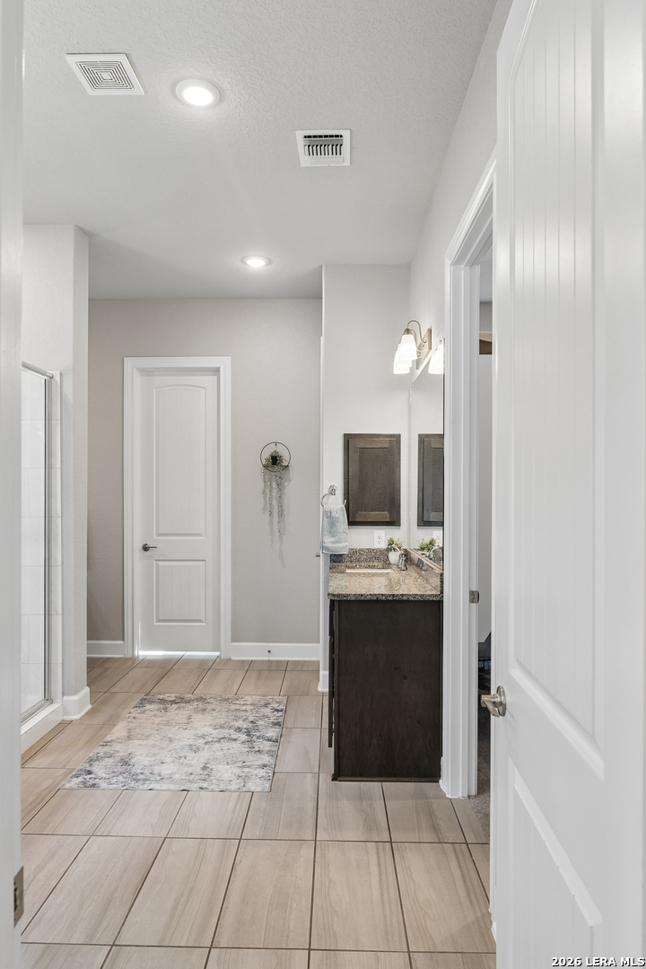 527 James Way