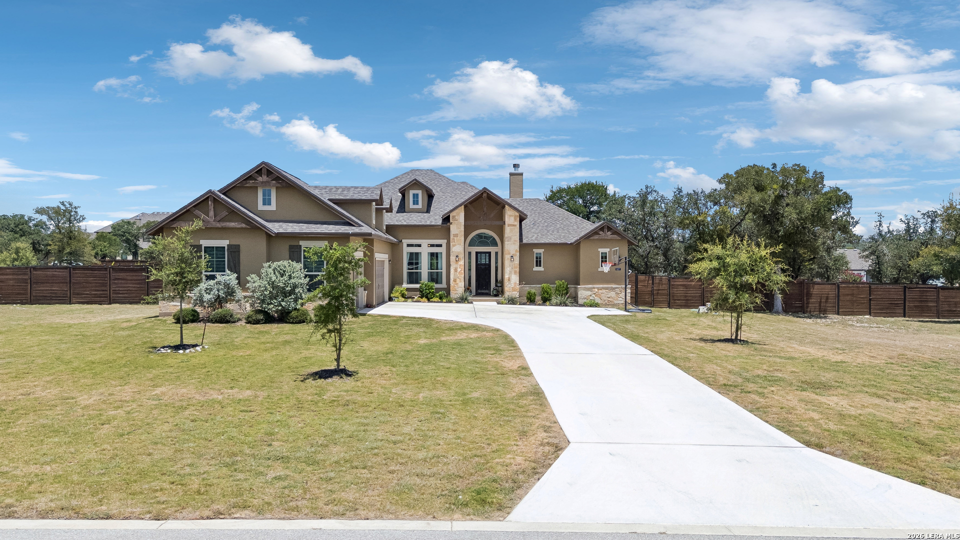527 James Way