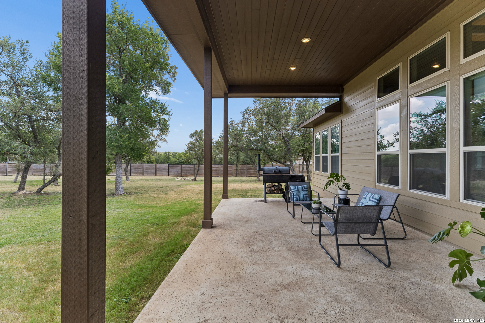 527 James Way