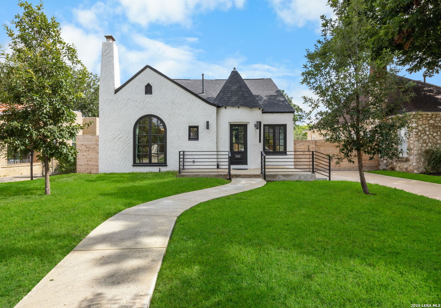 1943 W MAGNOLIA AVE