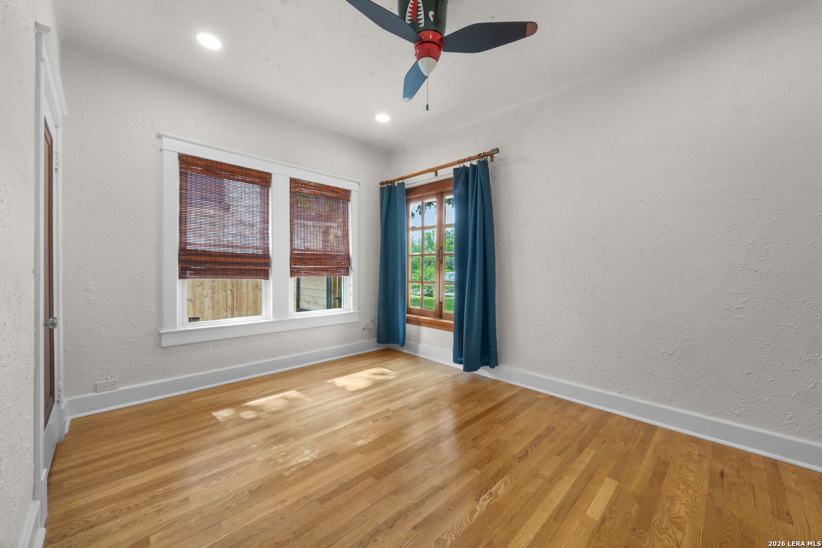 1943 W MAGNOLIA AVE