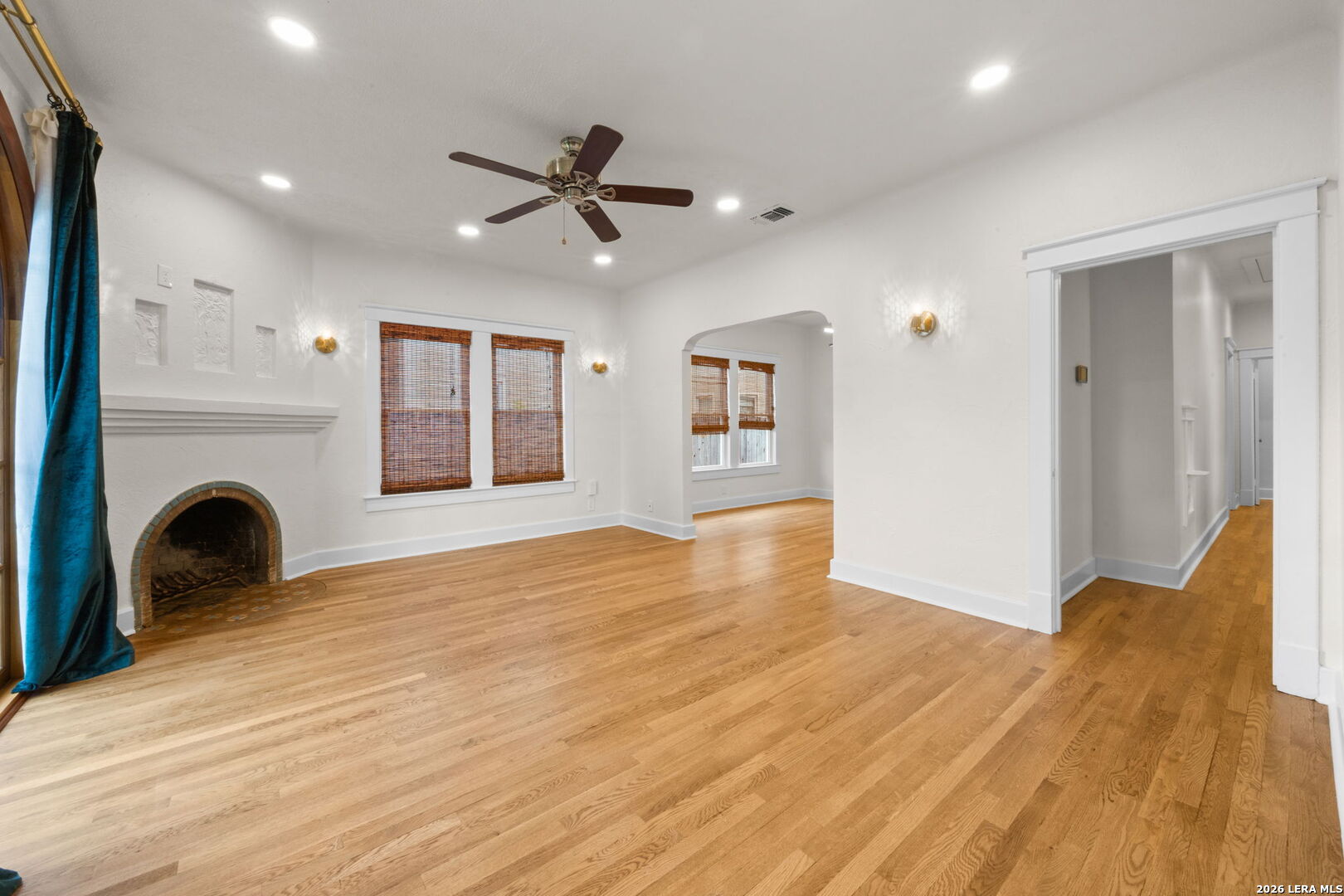 1943 W MAGNOLIA AVE