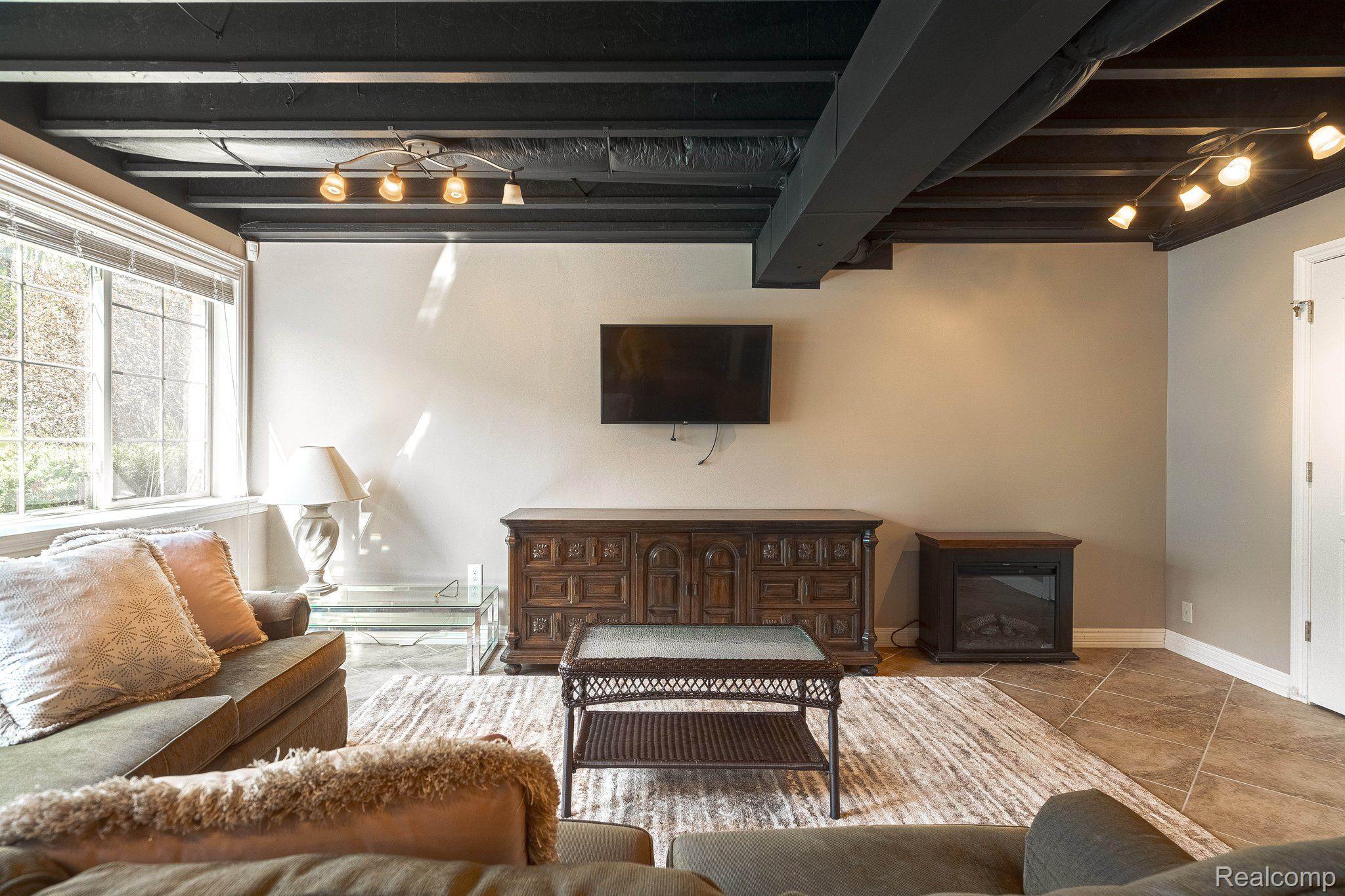 4906 Stonehenge Drive