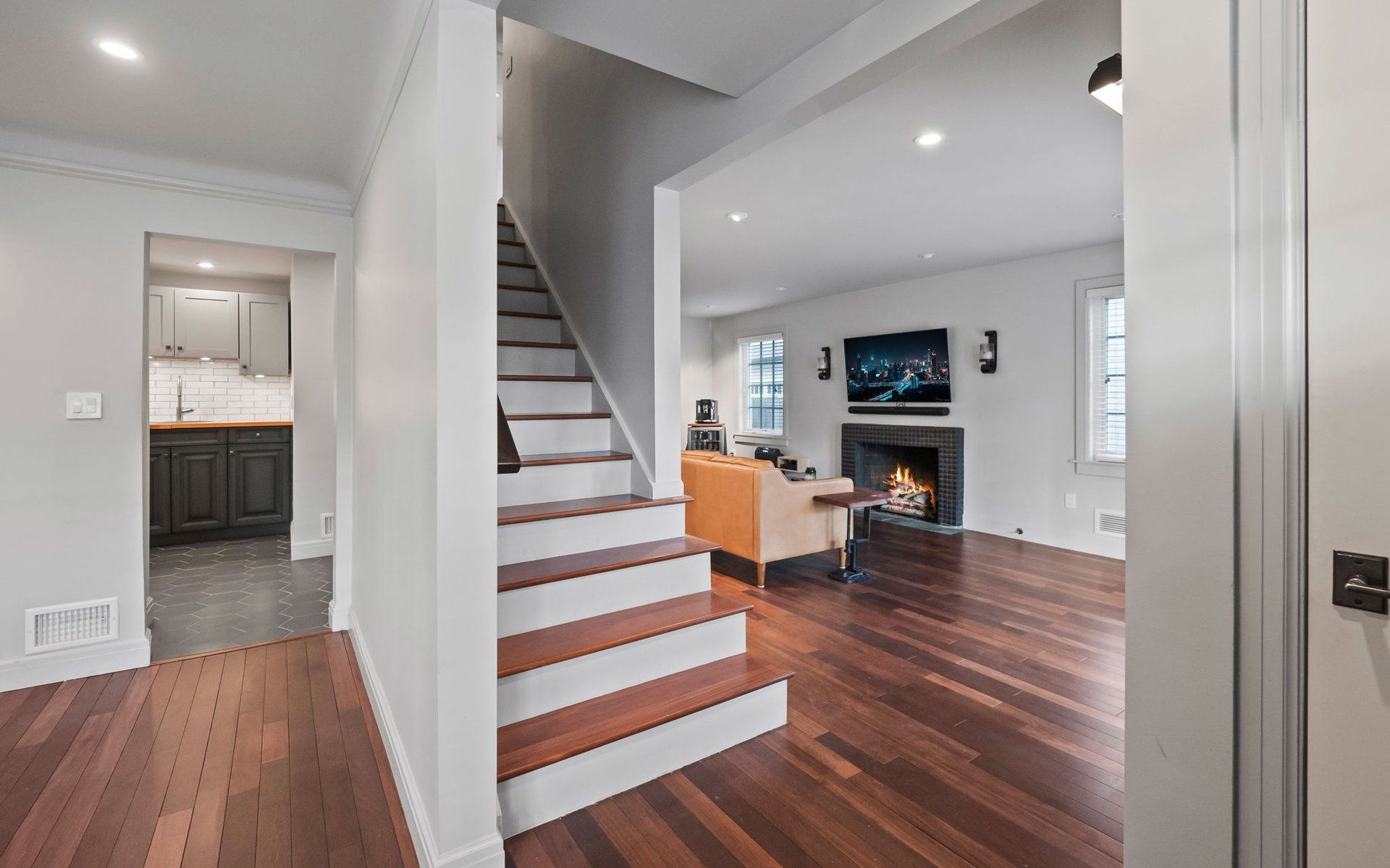1854 WINTHROP Lane