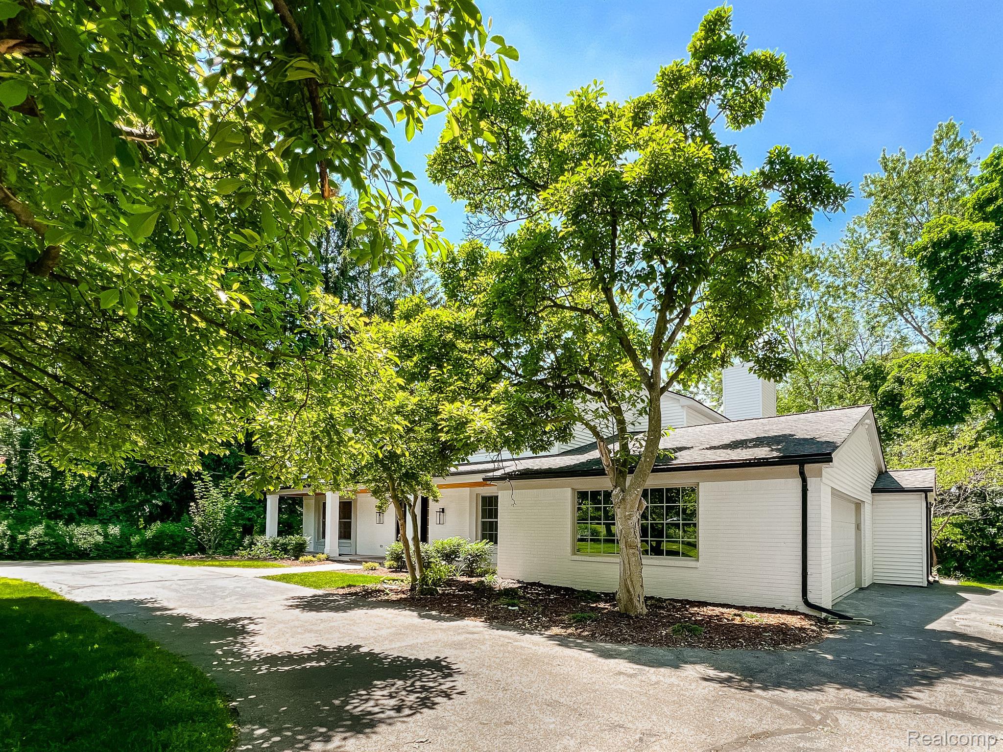 1935 HILLWOOD Drive