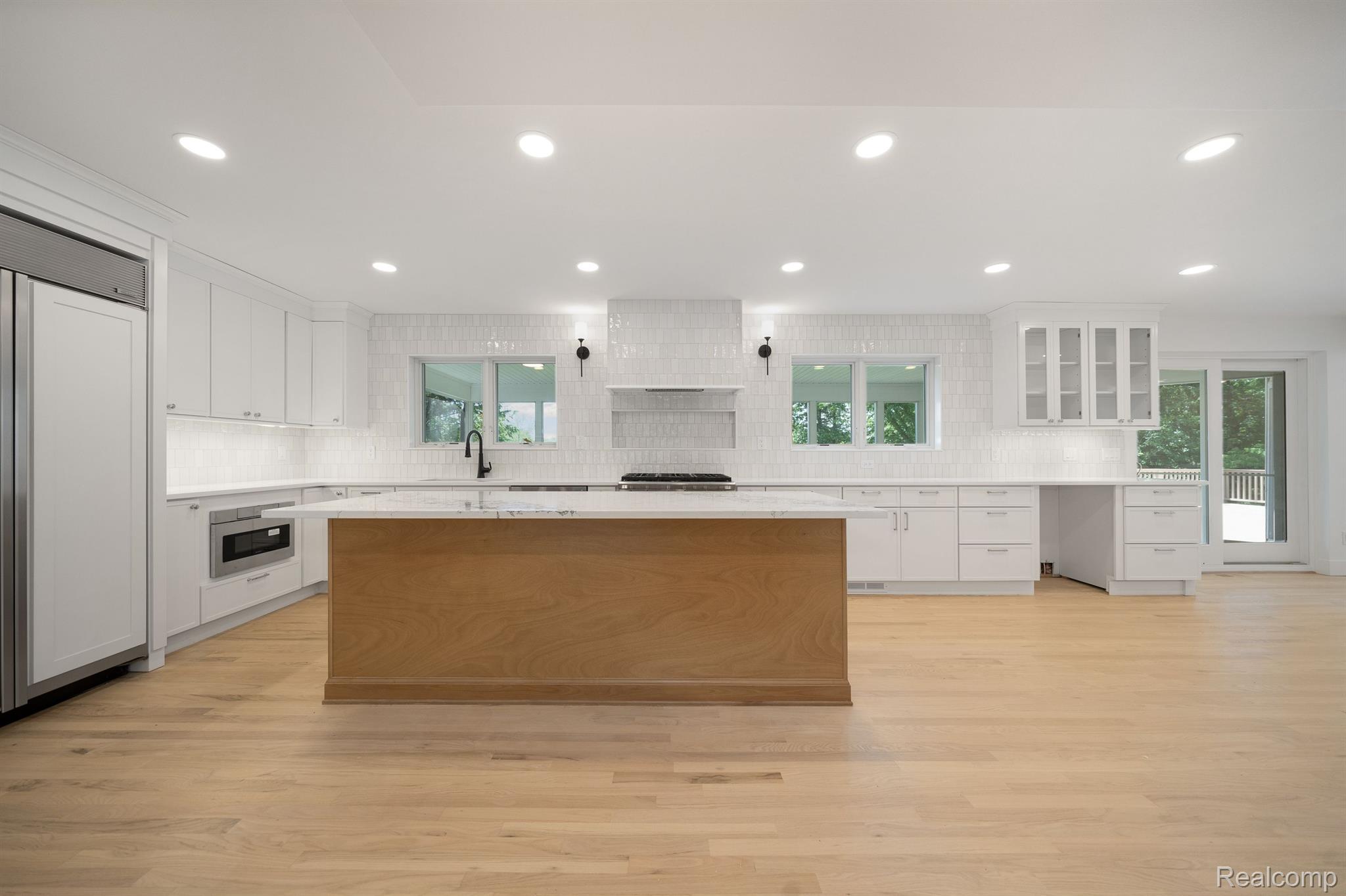 1935 HILLWOOD Drive