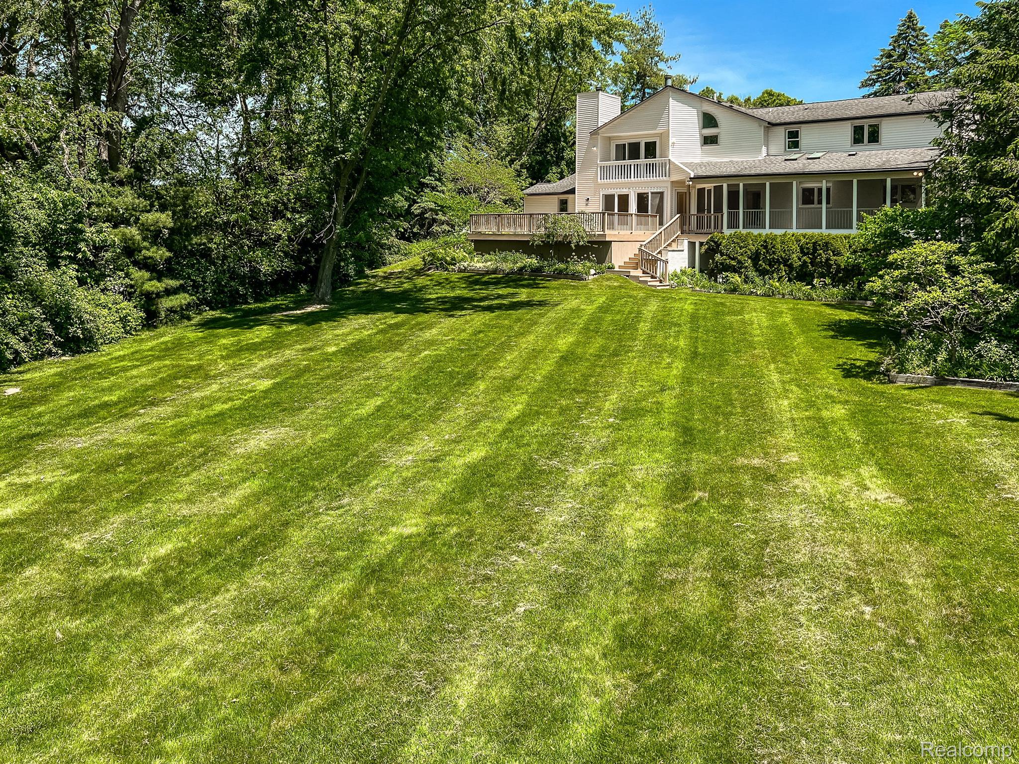 1935 HILLWOOD Drive