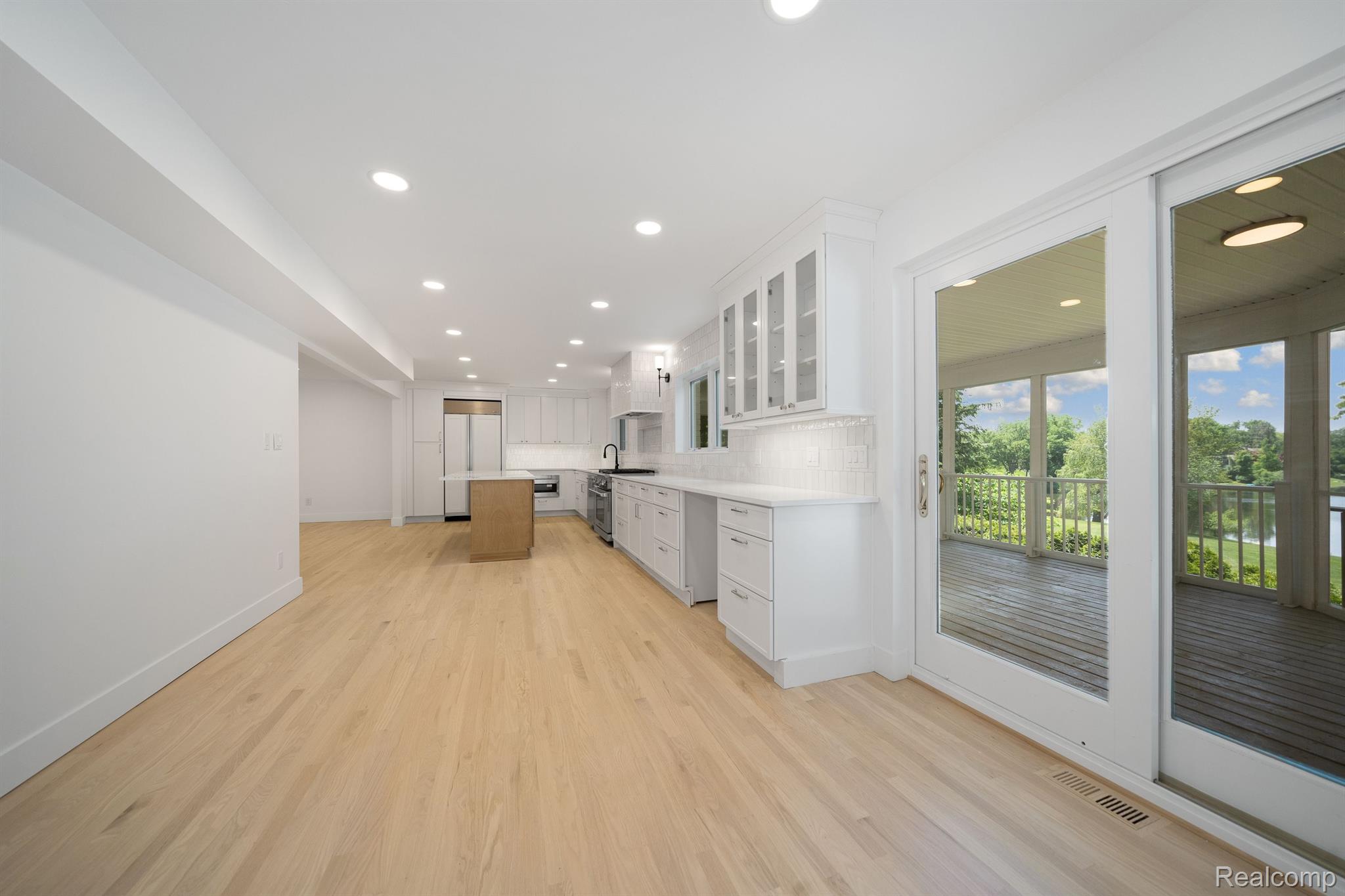 1935 HILLWOOD Drive