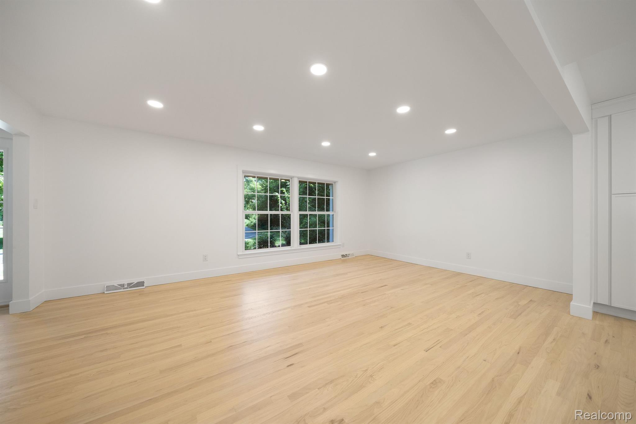 1935 HILLWOOD Drive