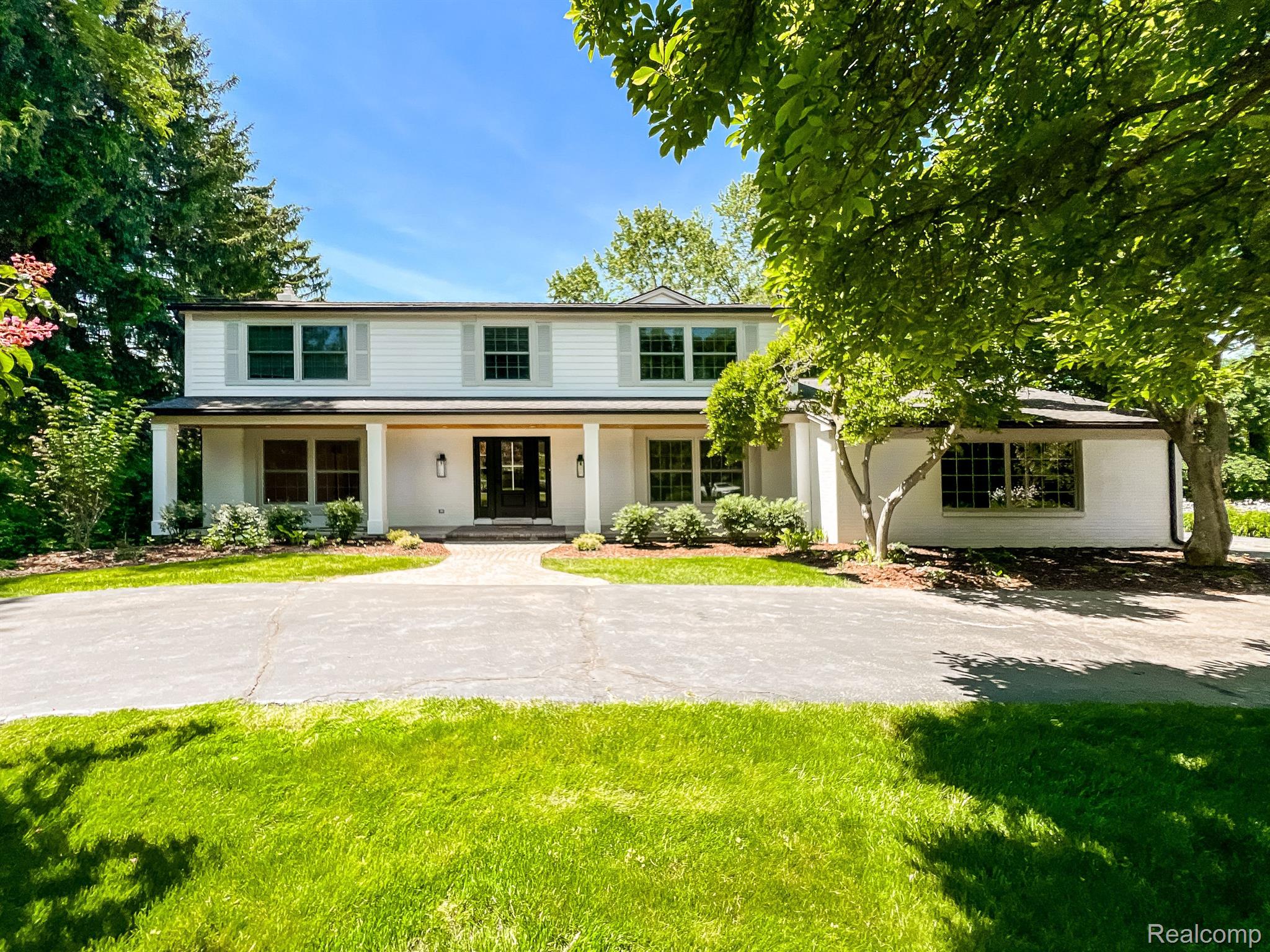 1935 HILLWOOD Drive
