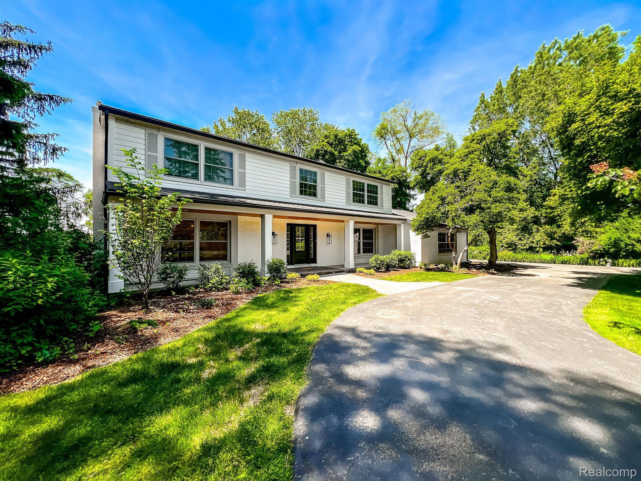1935 HILLWOOD Drive