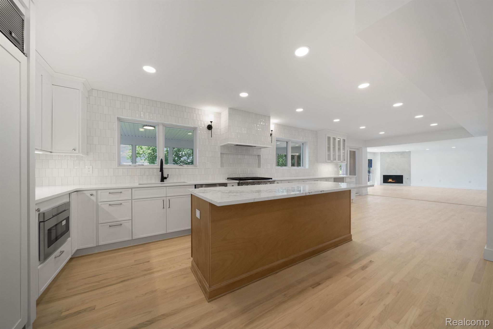 1935 HILLWOOD Drive