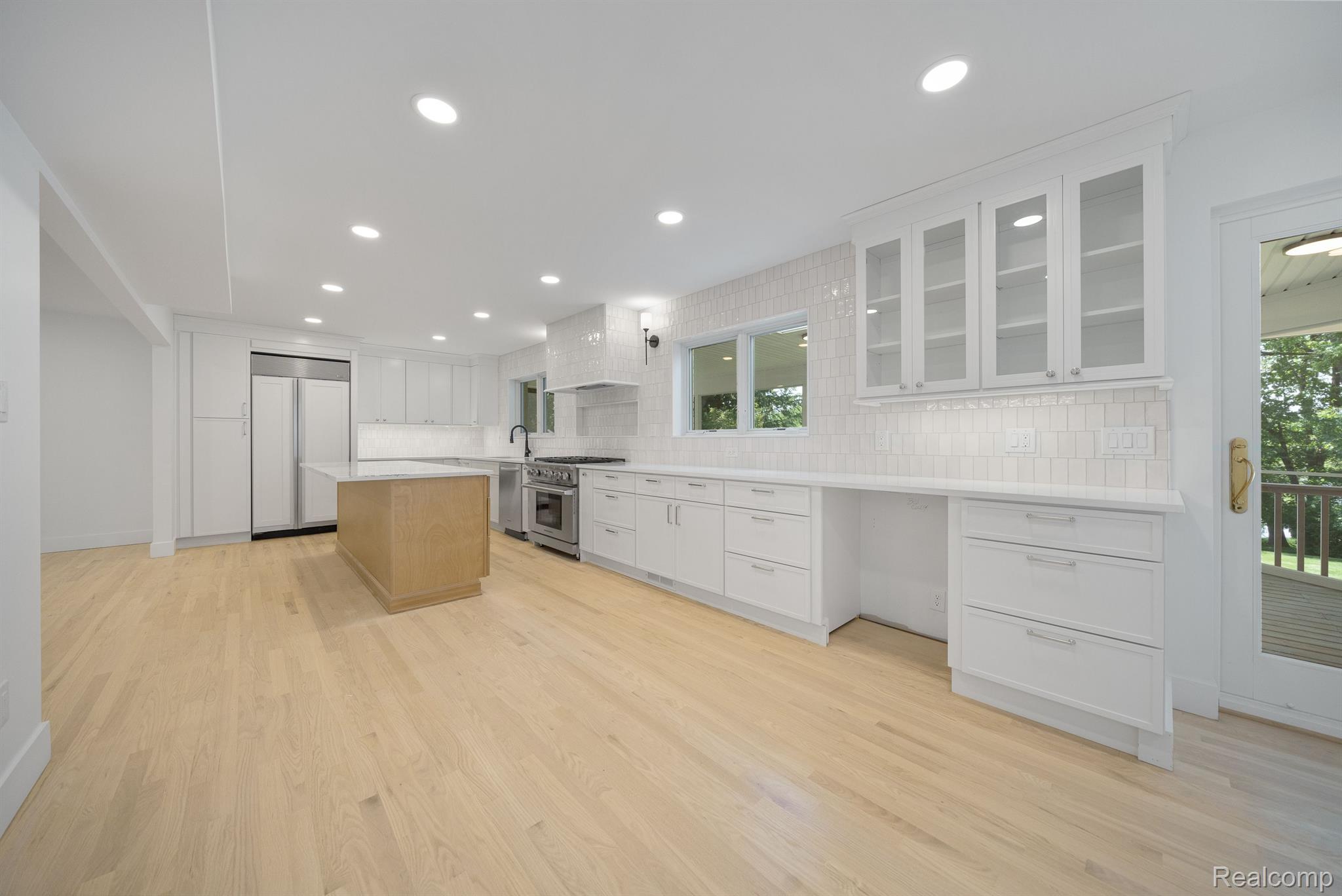 1935 HILLWOOD Drive