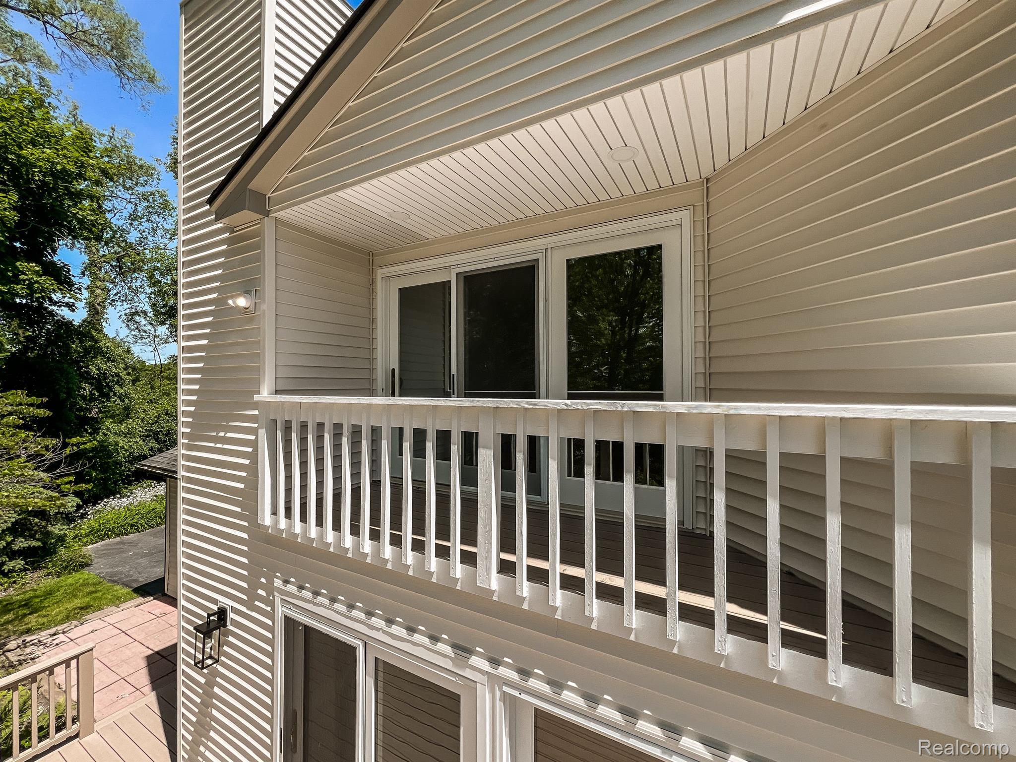 1935 HILLWOOD Drive