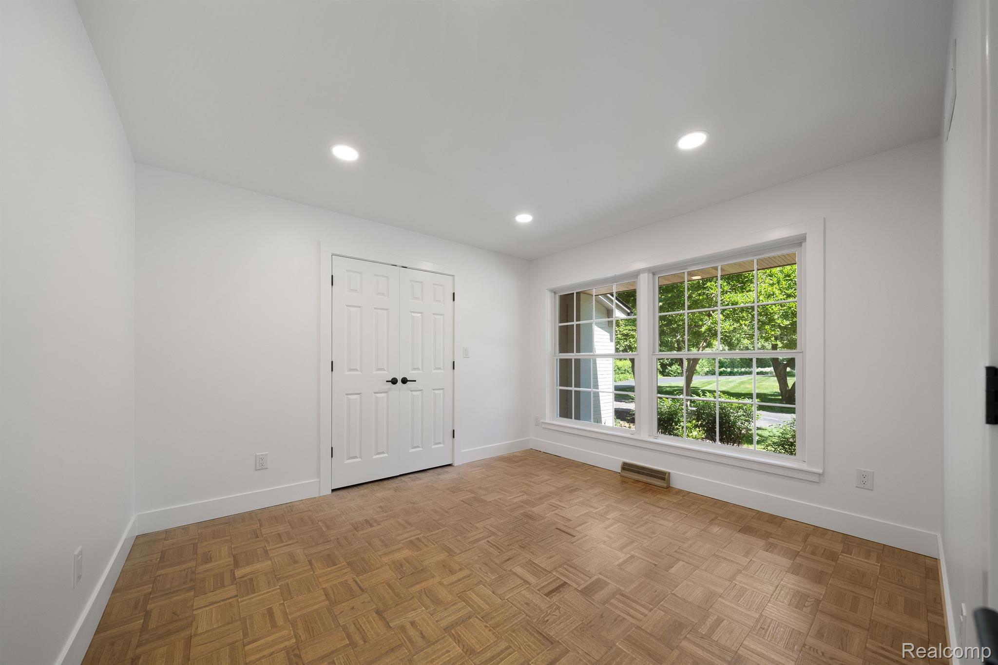 1935 HILLWOOD Drive