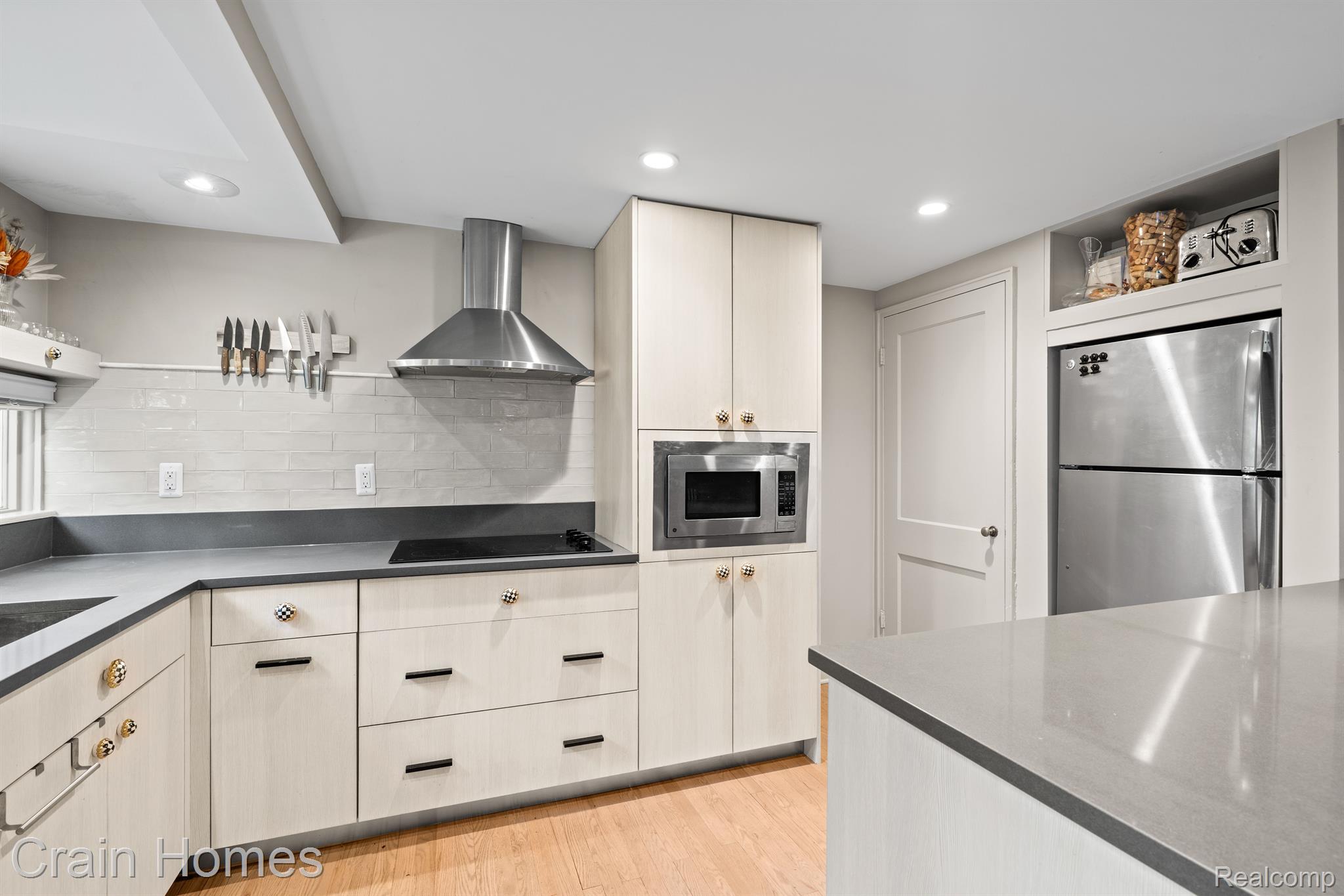 1057 N OLD WOODWARD Avenue