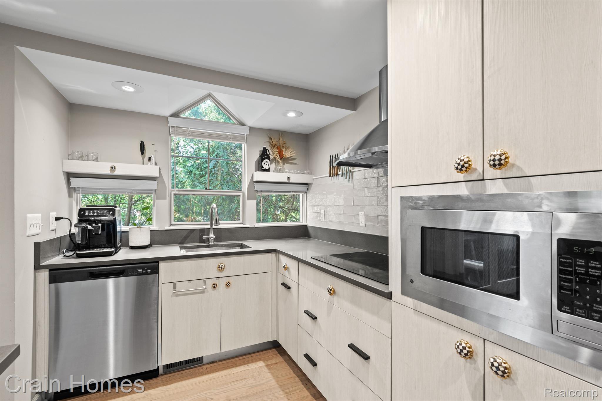 1057 N OLD WOODWARD Avenue