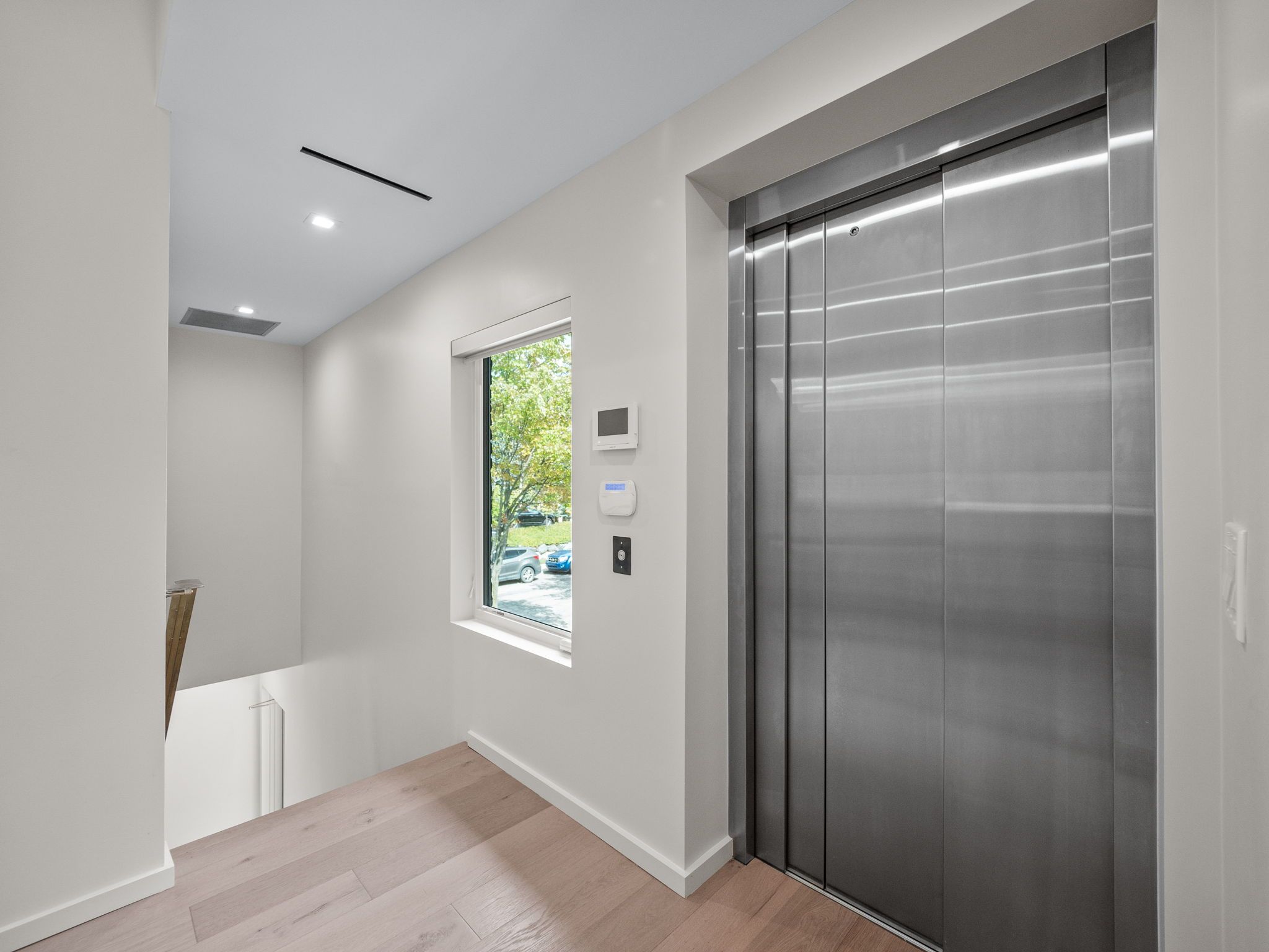 523 W MERRILL Street