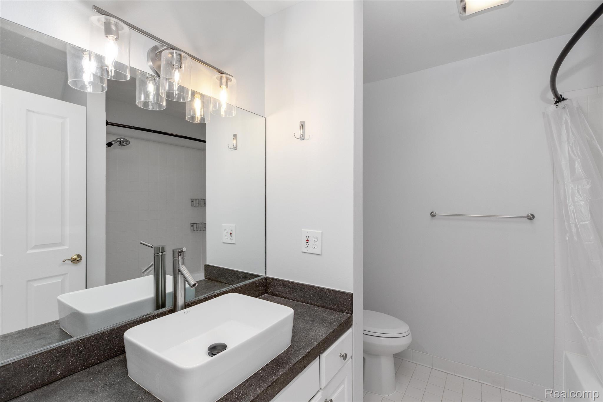 662 PURDY Street 102