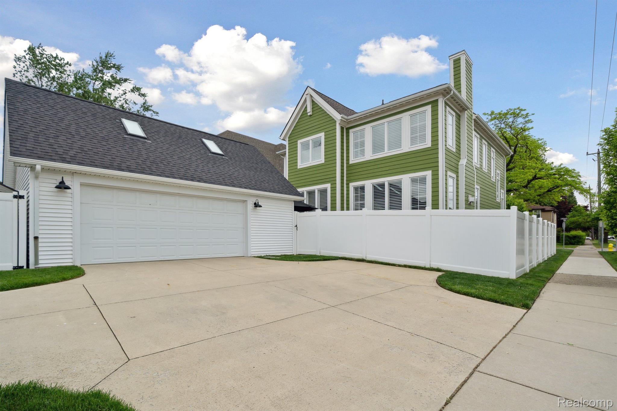 1992 SHIPMAN Boulevard