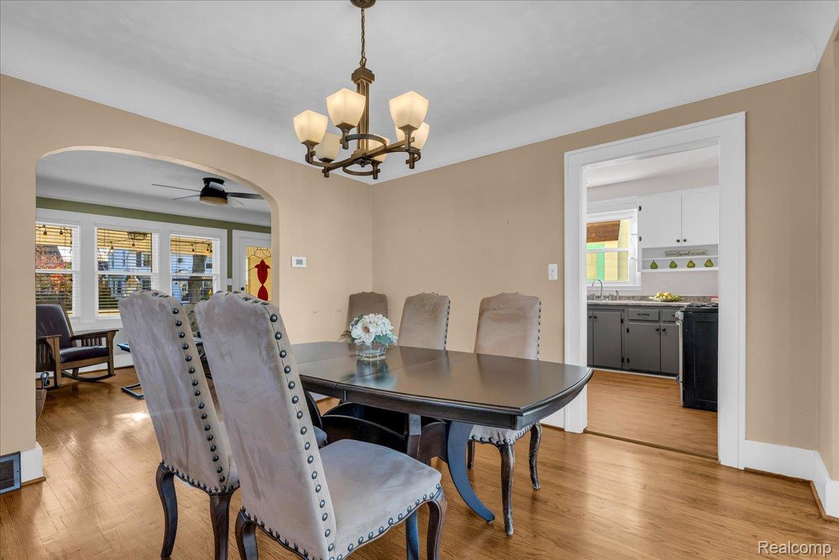 724 W Cambourne Street